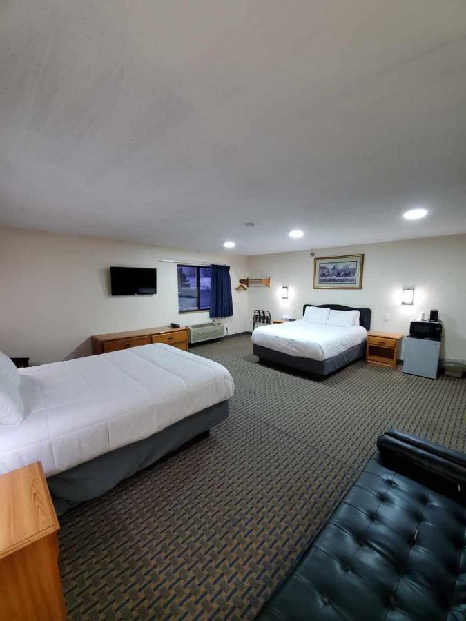 Hibbing Inn And Suites Esterno foto