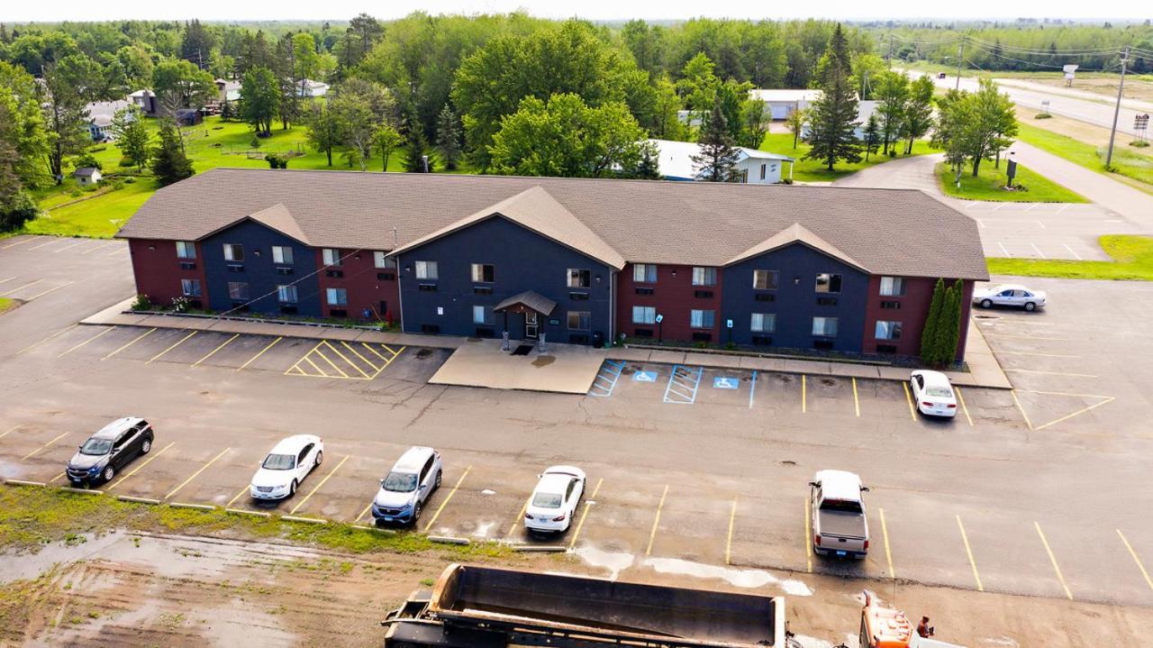 Hibbing Inn And Suites Esterno foto