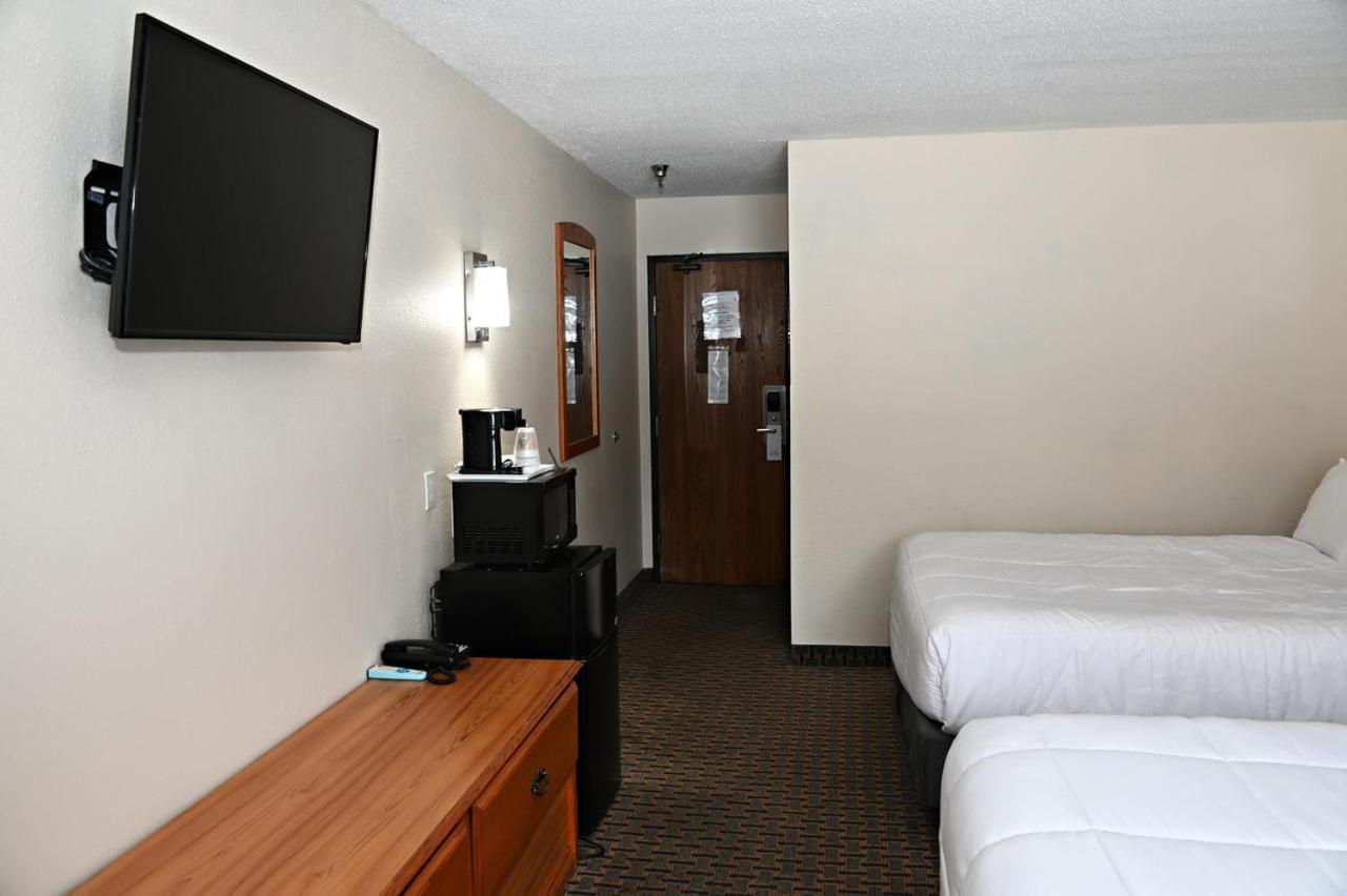 Hibbing Inn And Suites Esterno foto