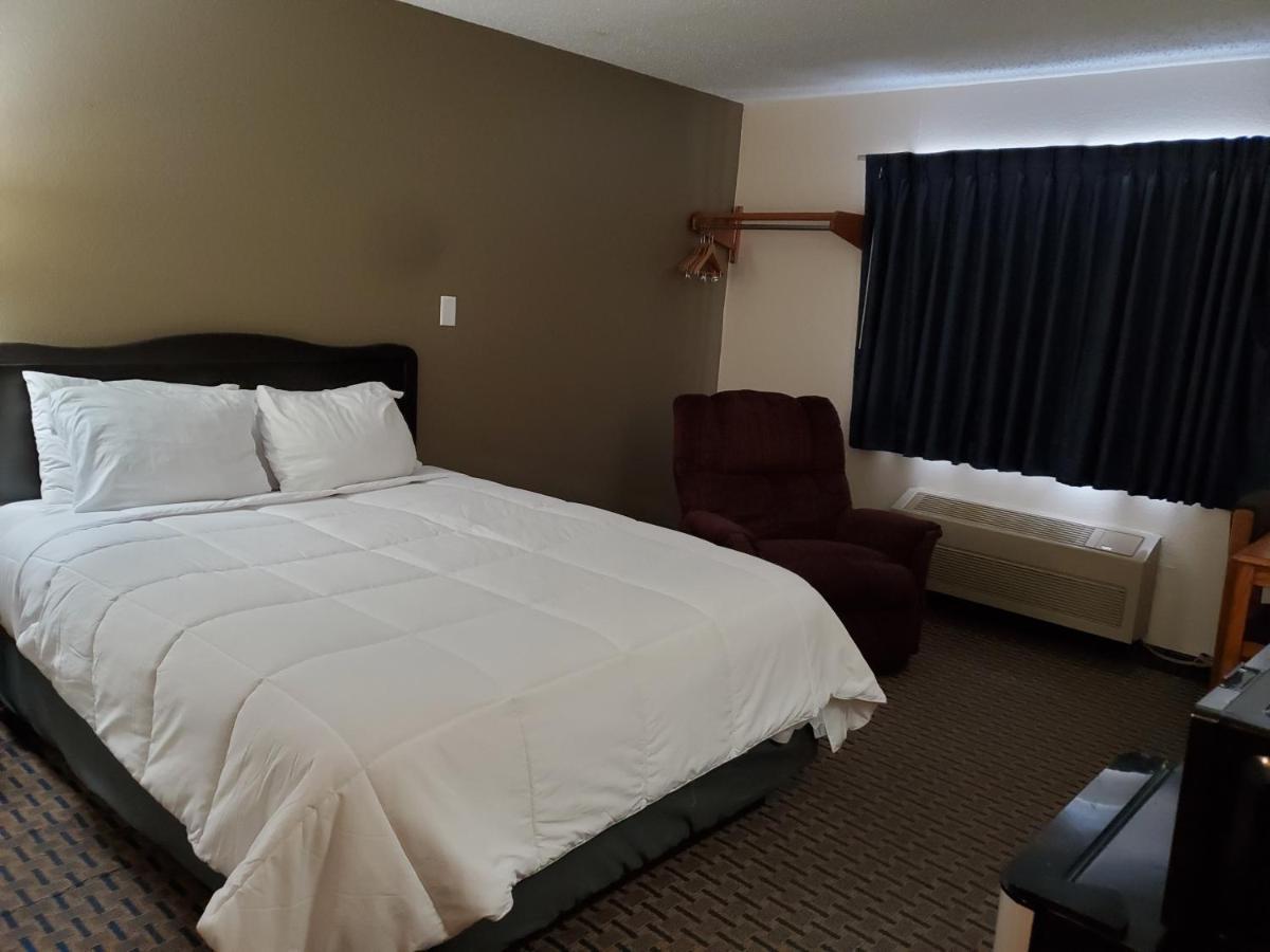 Hibbing Inn And Suites Esterno foto