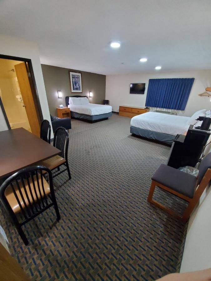 Hibbing Inn And Suites Esterno foto